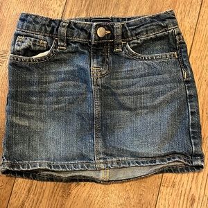 Gap Kids Girls denim skirt size 5 has adjustable waist